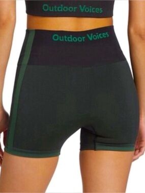 Outdoor Voices Seamless Smooth 4.5" Short in Evergreen